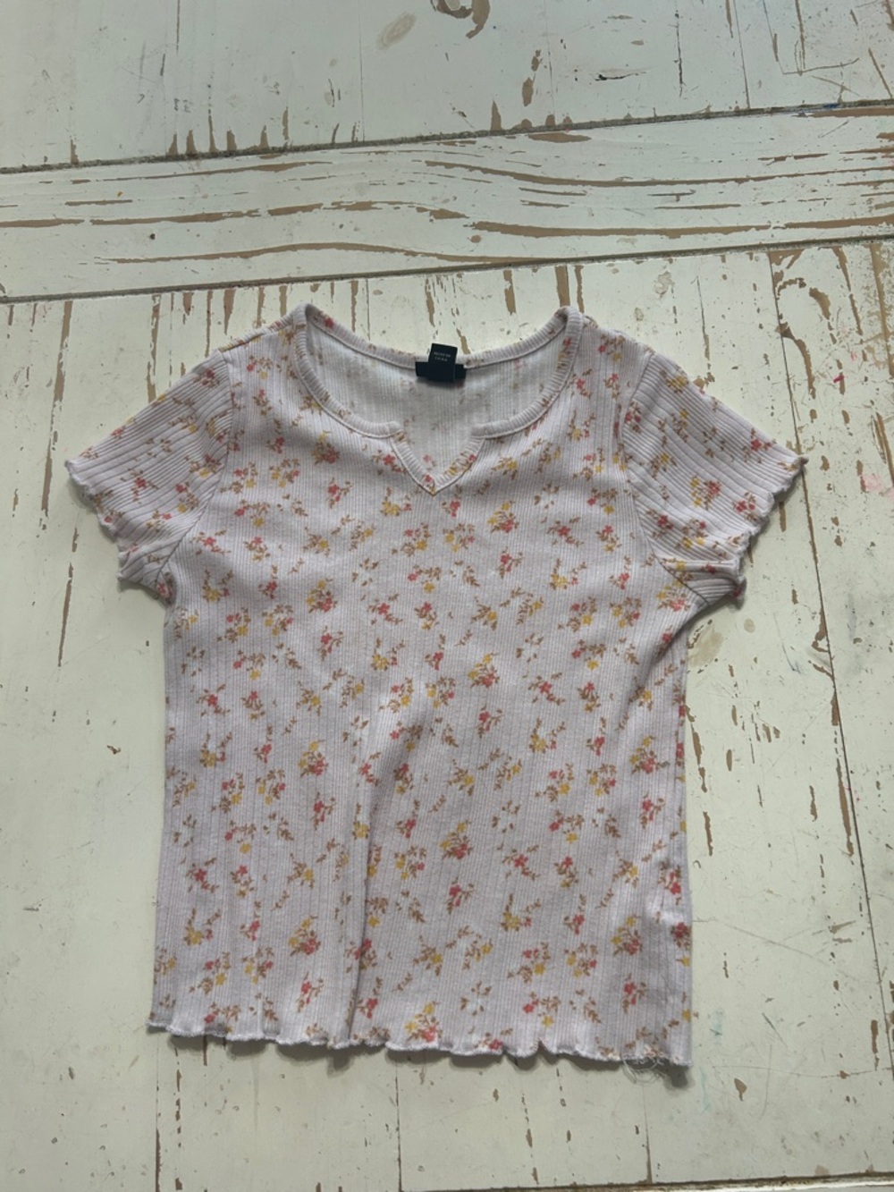 art class White Ribbed Floral Short Sleeve Tee with Pink & Yellow Flowers